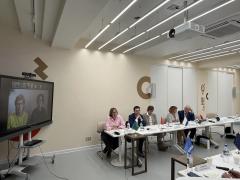 Round Table 